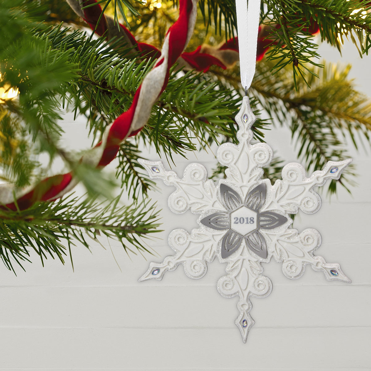 Porcelain Snowflake Christmas Ornament M307